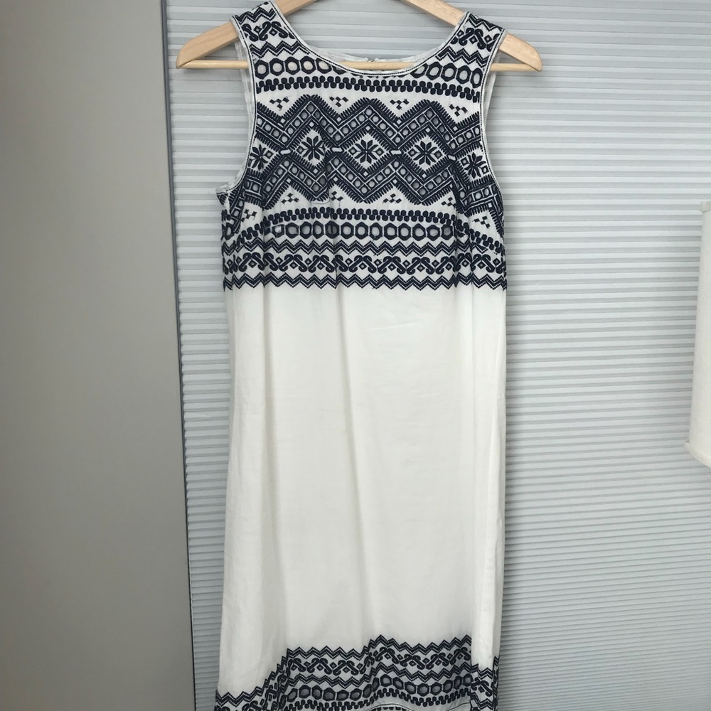 Max Studio embroidered dress